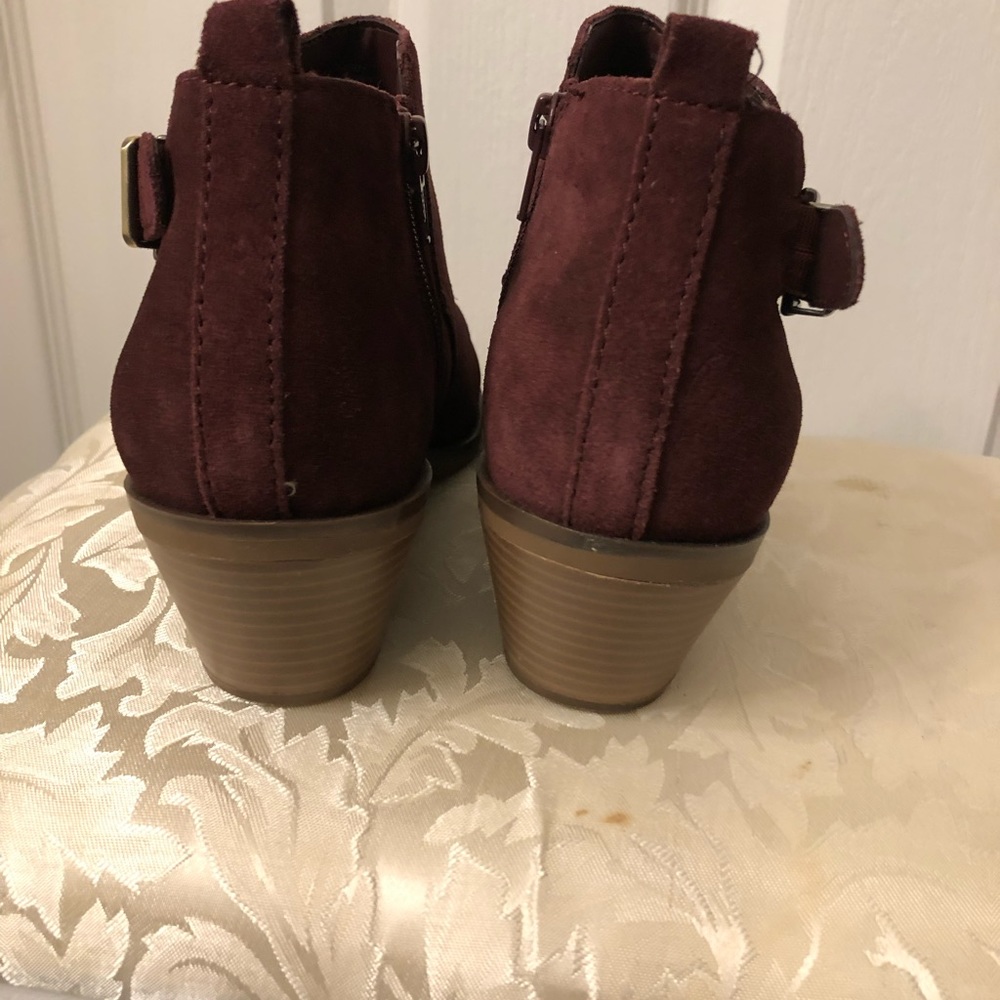 SONOMA Suede booties! Size 8.0
BURGUNDY - Picture 7 of 10